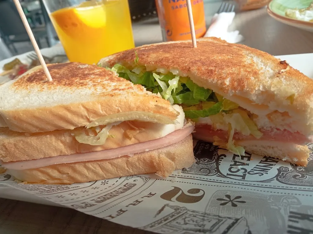 Bar Las Piscinas_Villagonzalo Pedernales_slider_image_3