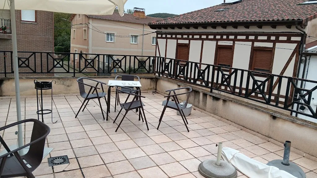 Scott Mackay_Albergue municipal San Roque_Villambistia_review