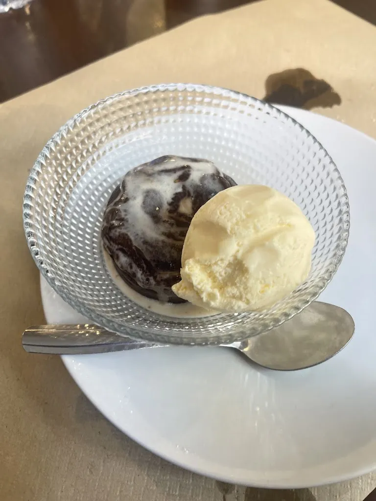 Jose gregorio Hernández brito_La vieja estacion_Villegas_review