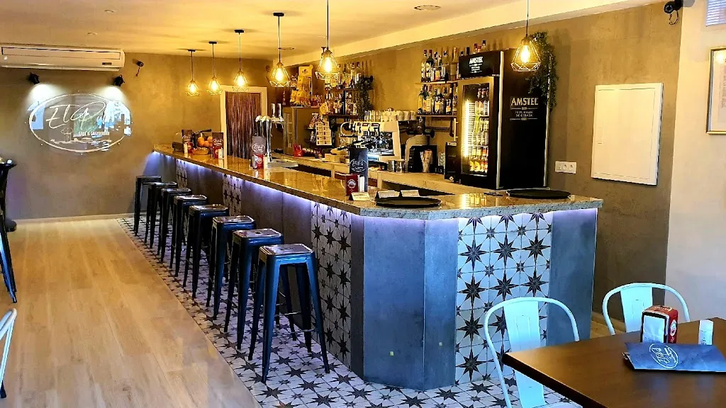 El Pub Café-Bar restaurant in Acehúche