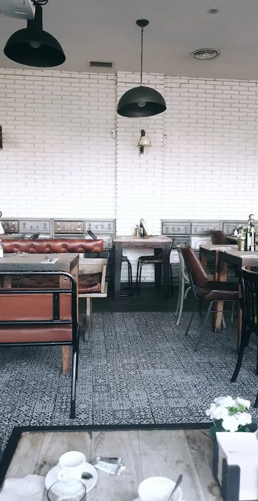 Elena bgarcia_The Chatter Cafe_Viloria de Rioja_review