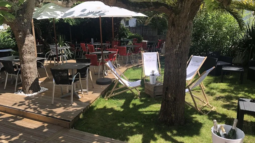 B Comme Bistrot restaurant in Ares