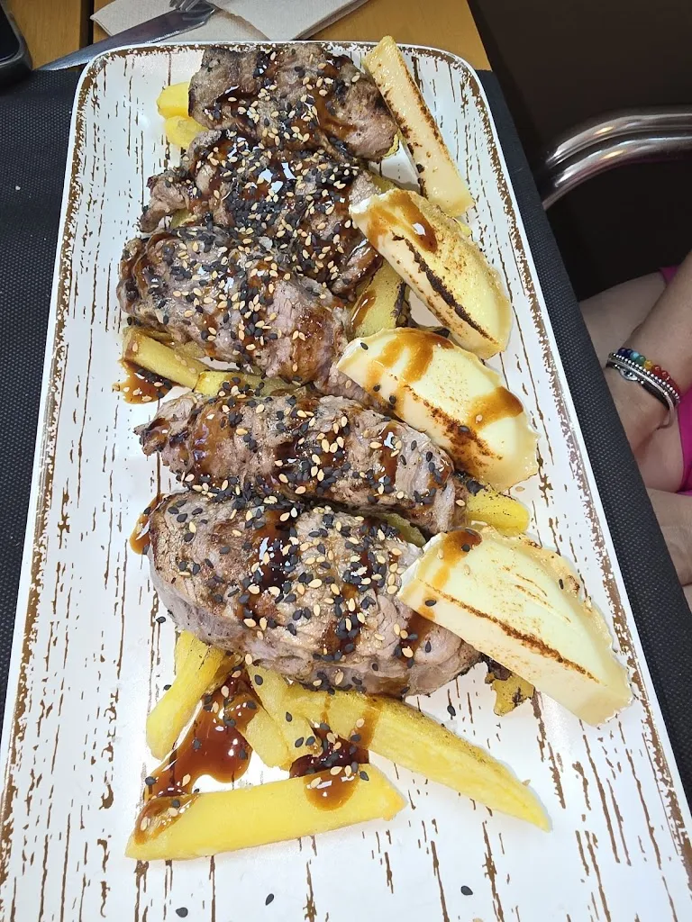 Mark C_Canaima Fusión Grill // Restaurante Latino_Villaverde del Monte_review