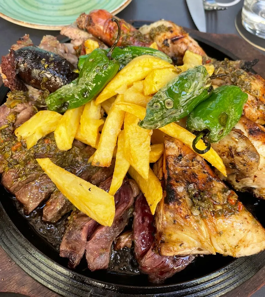 Alex Gamboa_Canaima Fusión Grill // Restaurante Latino_Villaverde del Monte_review