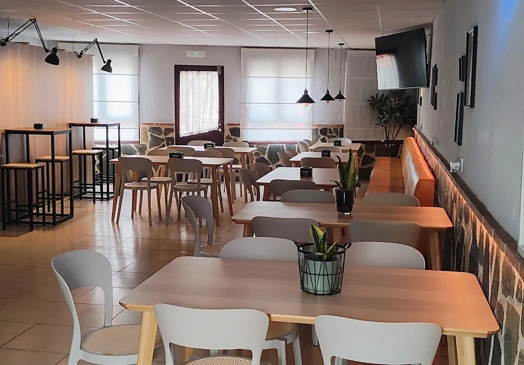 El Bar Teatro_Aldeacentenera_slider_image_3