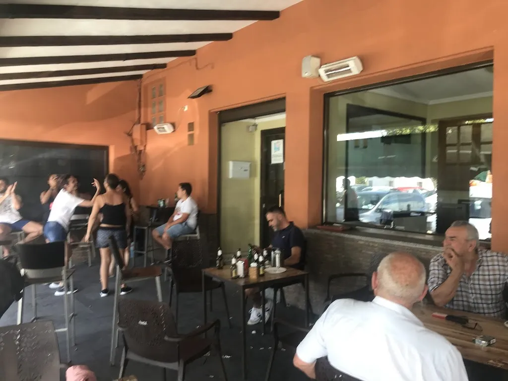 Francisco DC_Bar Restaurante Portugal SL_Almaraz_review