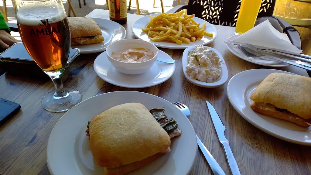 Bar Restaurante Portugal SL_Almaraz_slider_image_3