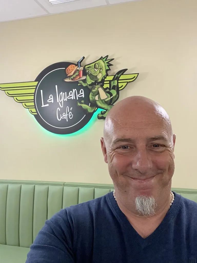 Hoy Tripeamos_La Iguana Café_Benquerencia_review