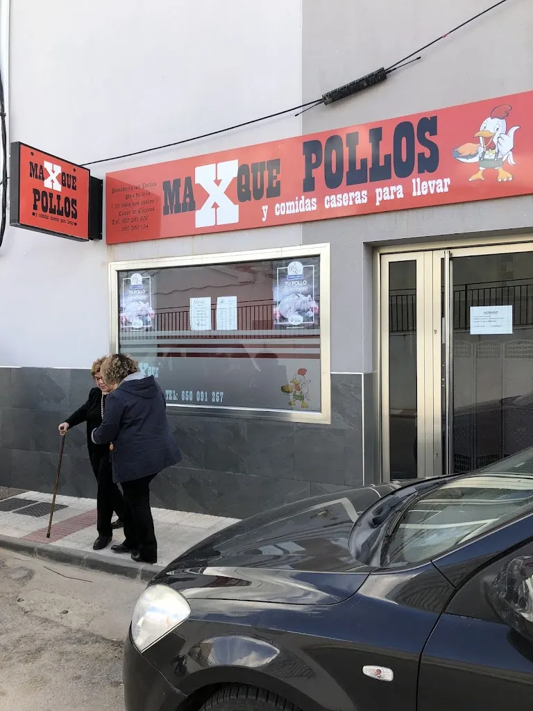 MaxQuePollos restaurant in Arroyo de la Luz