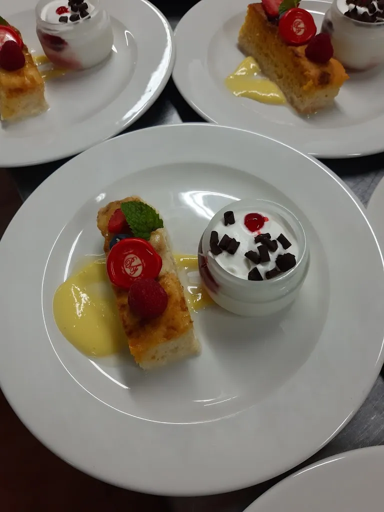 Complejo La Fábrica restaurant in Brozas