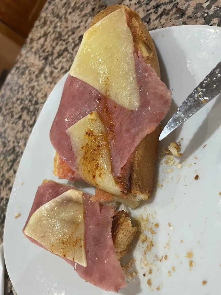 Antonio Calderón Amores_Café-Bar 