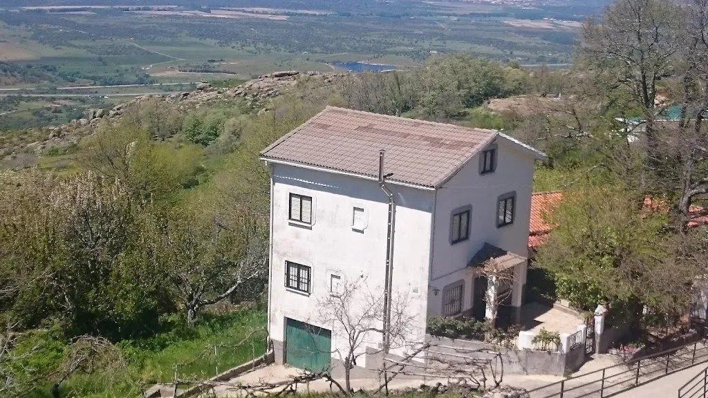 Hostal y Apartamentos Rurales la Bellosina restaurant in Cabezabellosa