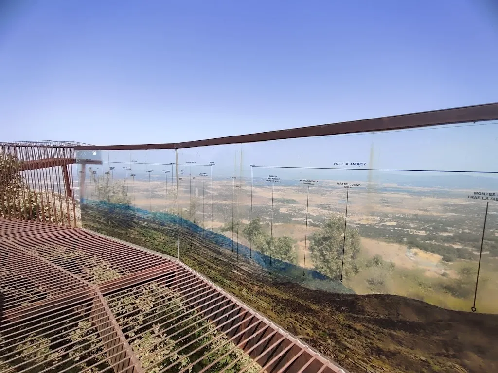 rafael Lucas Pieron_Mirador del Castillo._Cabezabellosa_review