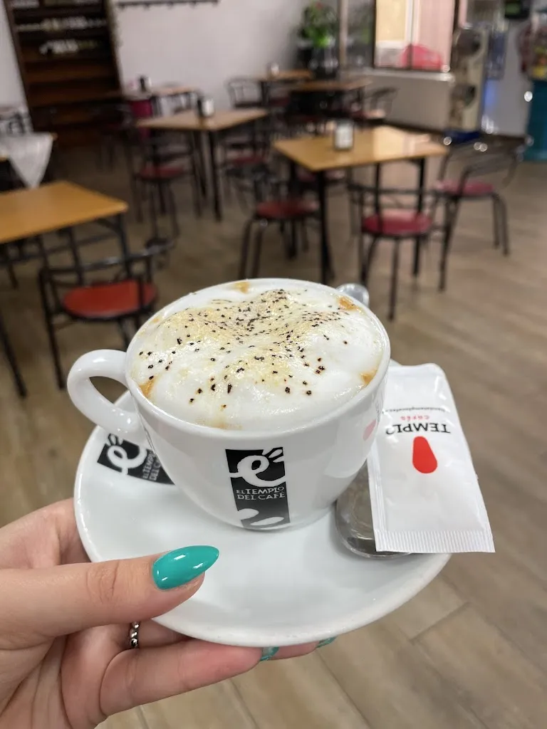 Bar Nuevo “Las Guapis”_Alborea_slider_image_2