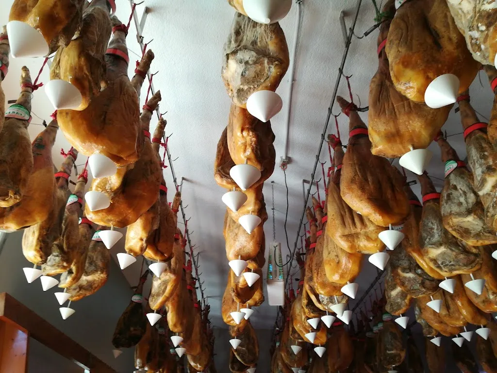 Jamones Embutidos Isabel_Caminomorisco_slider_image_2