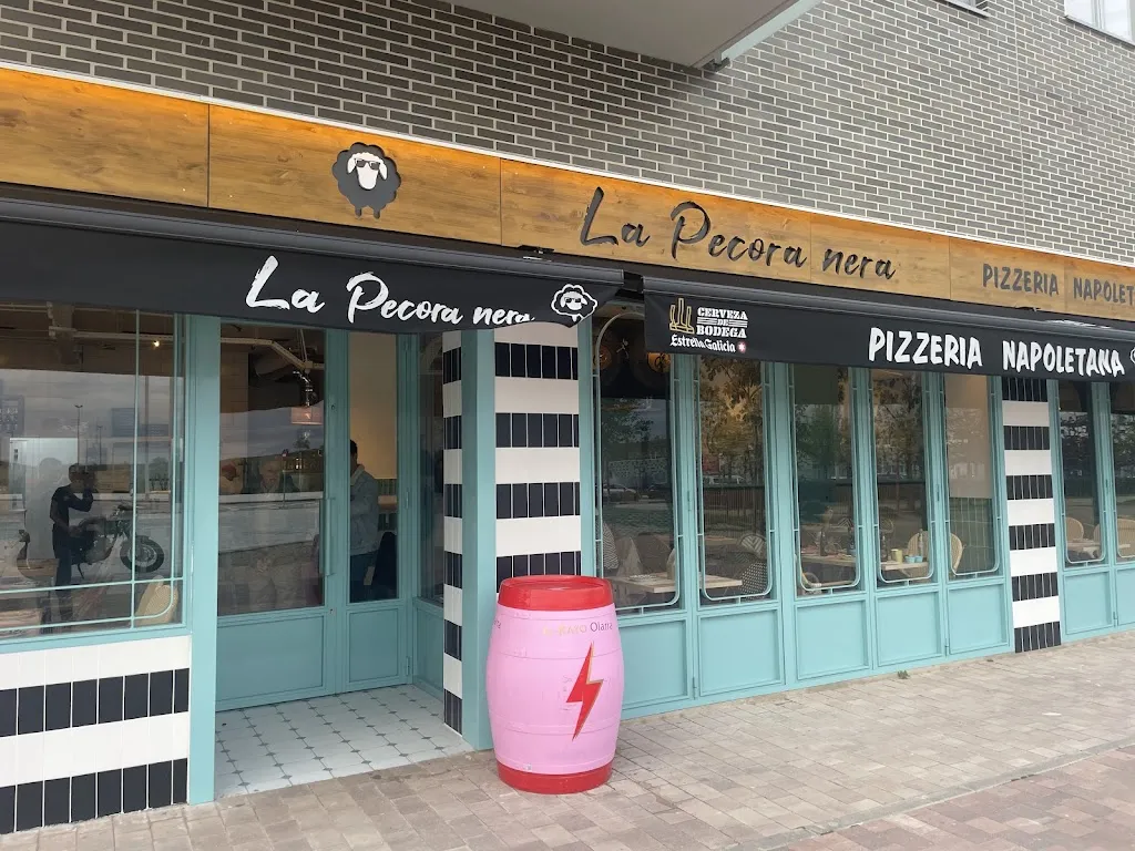 La Pecora Nera Cañaveral - Pizzería restaurant in Cañaveral