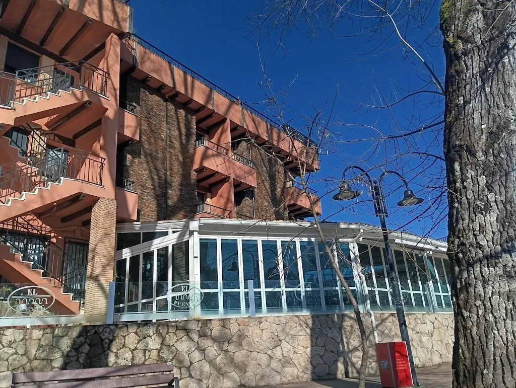 Juan R. Lara_Hotel El Puente_Casar de Palomero_review