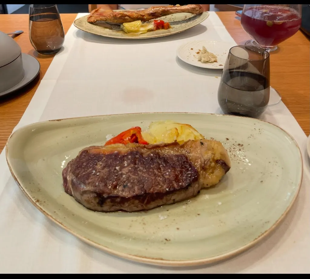 THOMAS GONZALEZ_Javier Martín_Cáceres_review