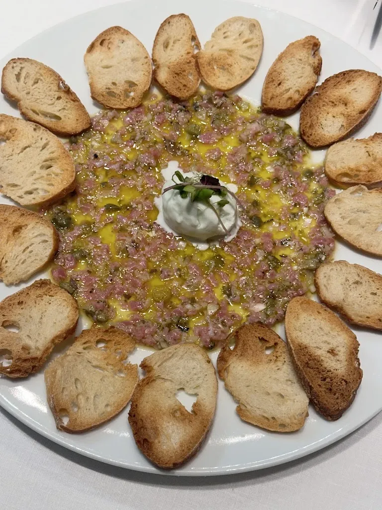 Esther Ng_Javier Martín_Cáceres_review