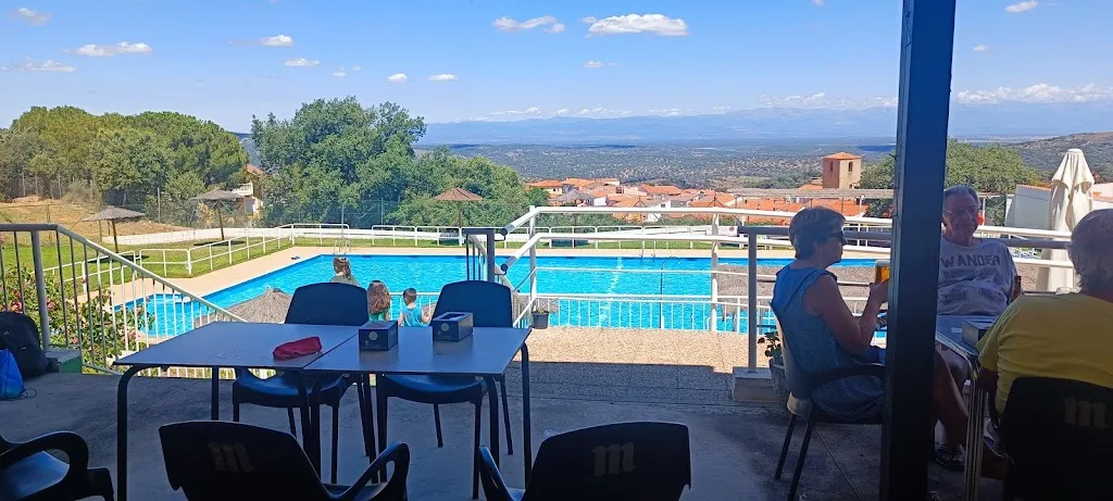 Bar de la Piscina_Casas de Miravete_slider_image_3