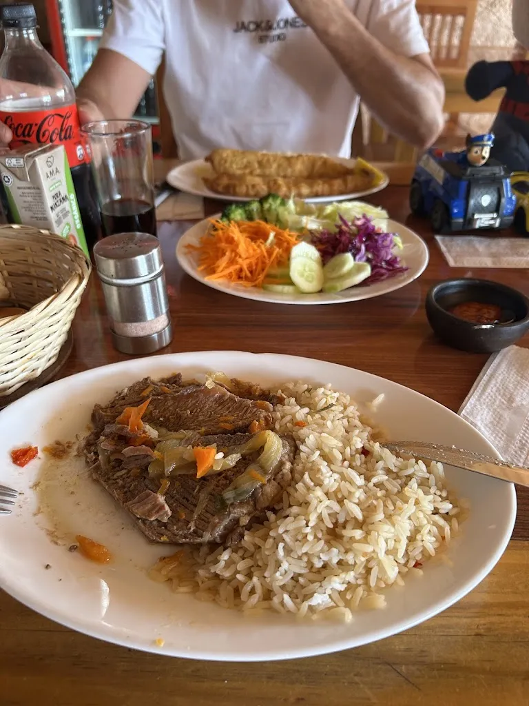 M&m restaurant in Cabrero