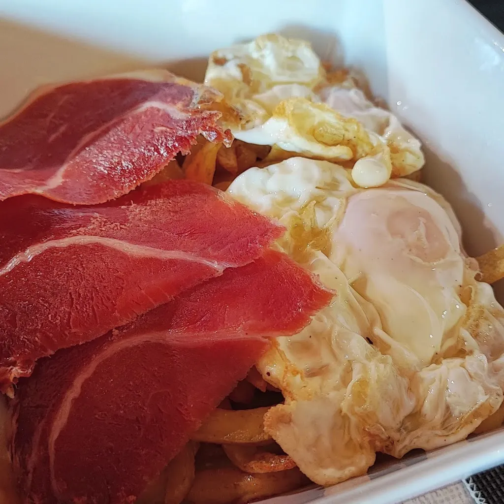 Lucas Eating_La Garganta_Casas del Castañar_review