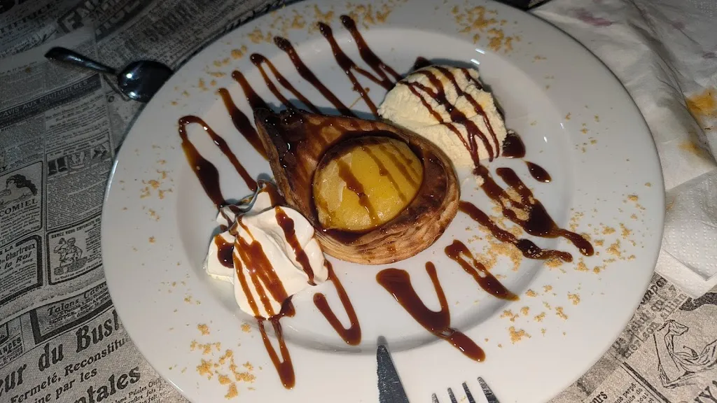 Manuel Cobo González_Pub FM_Casatejada_review