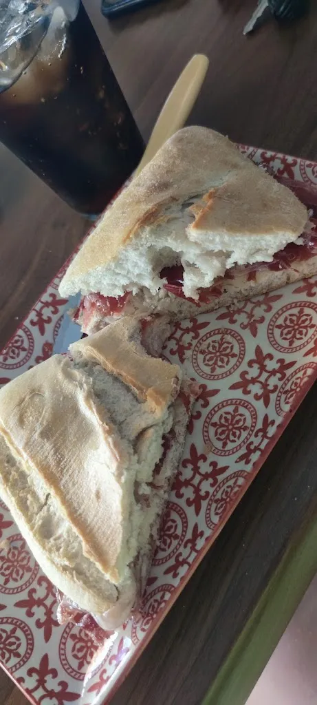 Roxana Banu_Bar Gloria_Cilleros_review