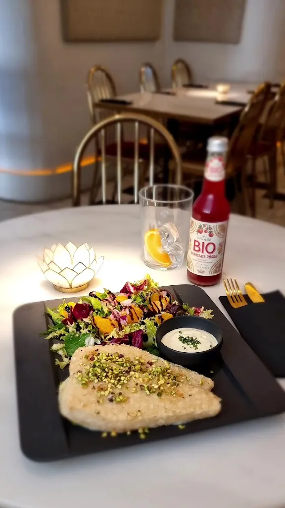 Choose Restaurante Vegano_Cerezo_slider_image_2