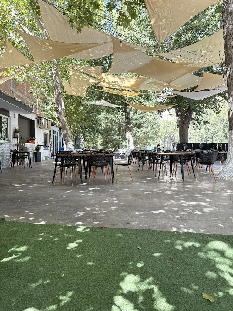 Restaurante Los Robles_Alcalá del Júcar_slider_image_3