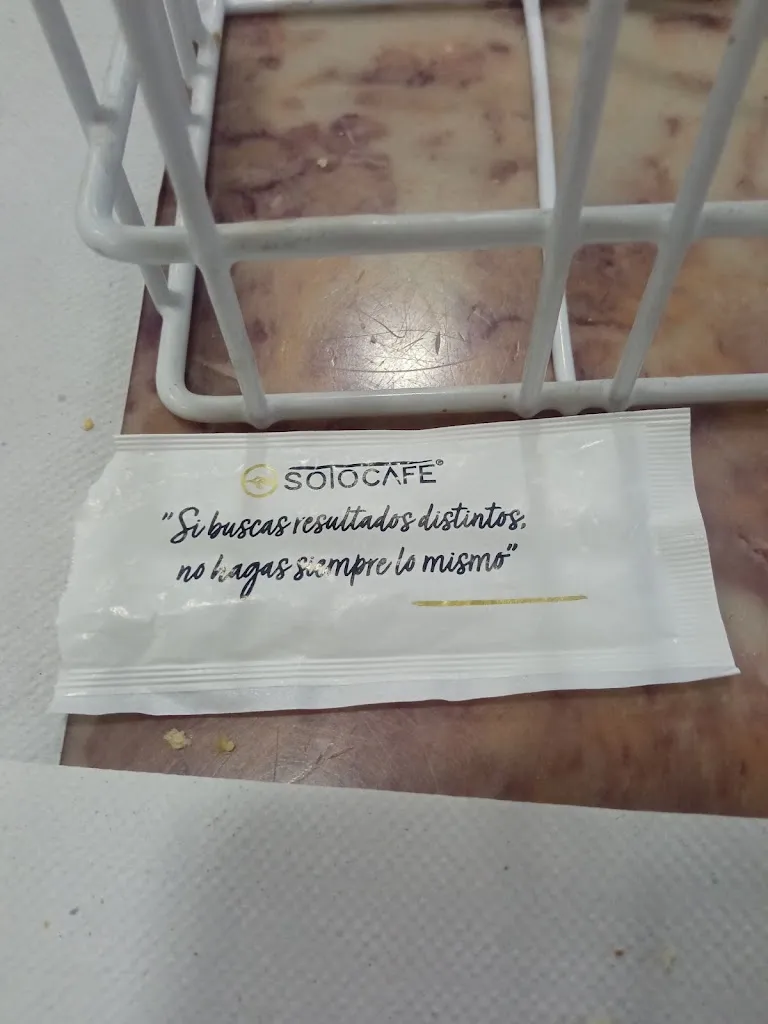 PATRICIA GALAN_La Tertulia_Cedillo_recensione