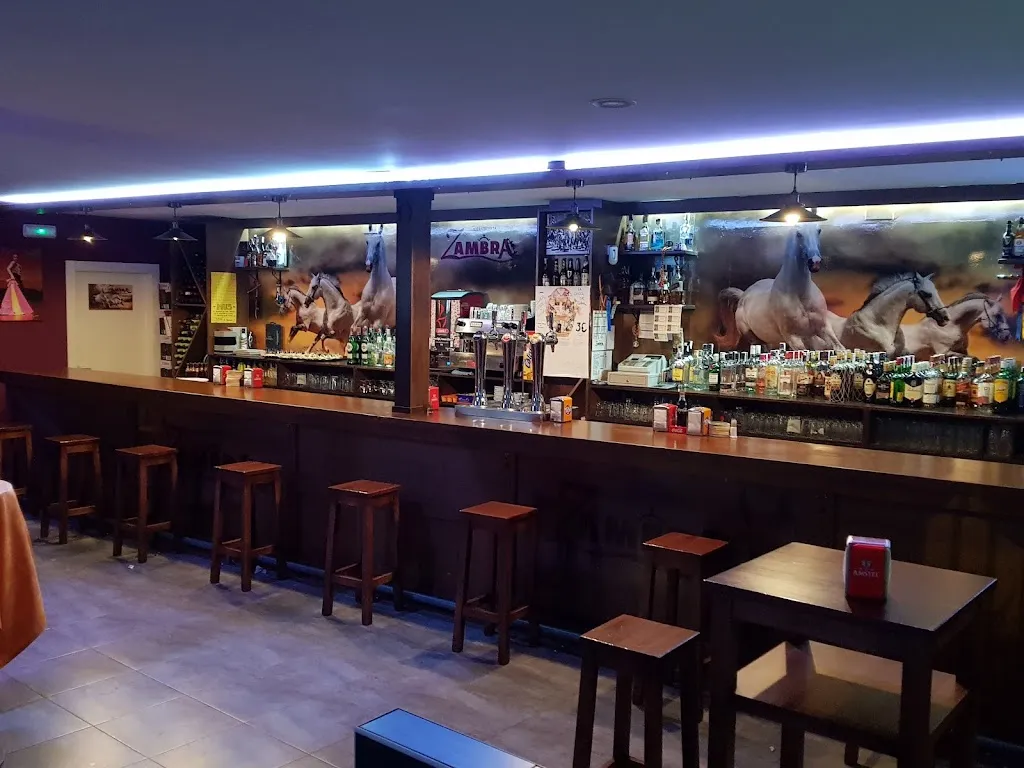 Cervecería Zambra restaurant in Cedillo