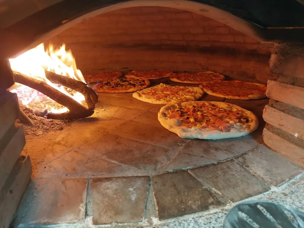 La Fontina Qué Pizza_Cedillo_slider_image_2