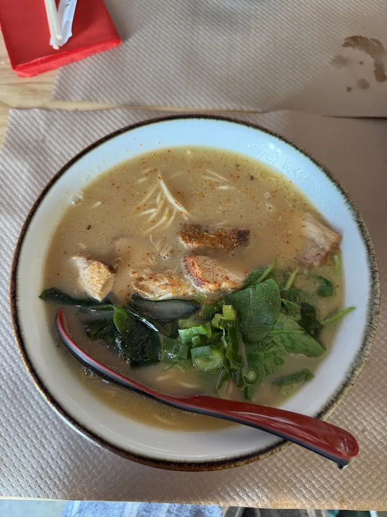 Kaylyn Lu_Yan Ken Pon - Sushi Ramen y Librería_Coria_recensione