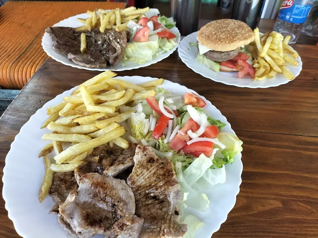 Chiringuito de la Piscina_Descargamaría_slider_image_2