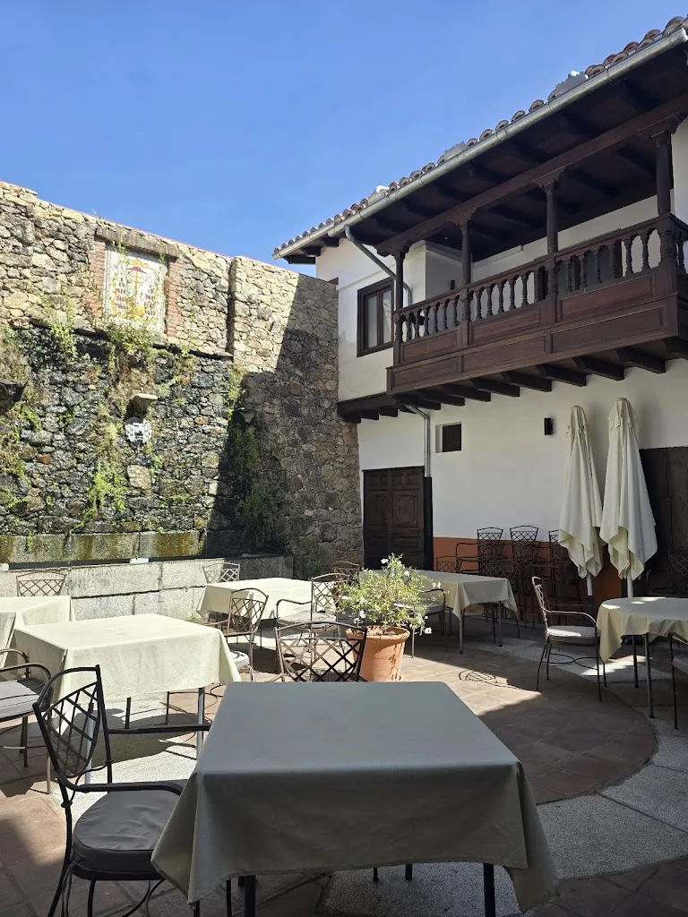 RESTAURANTE ABADIA DE RUBEN HORNERO restaurant in Cuacos de Yuste