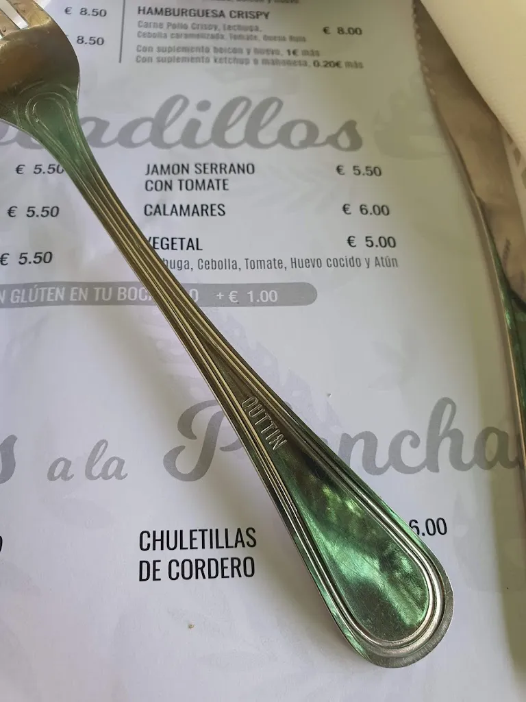 Tony Mengot_Bar Piscina Municipal de Cuacos_Cuacos de Yuste_review