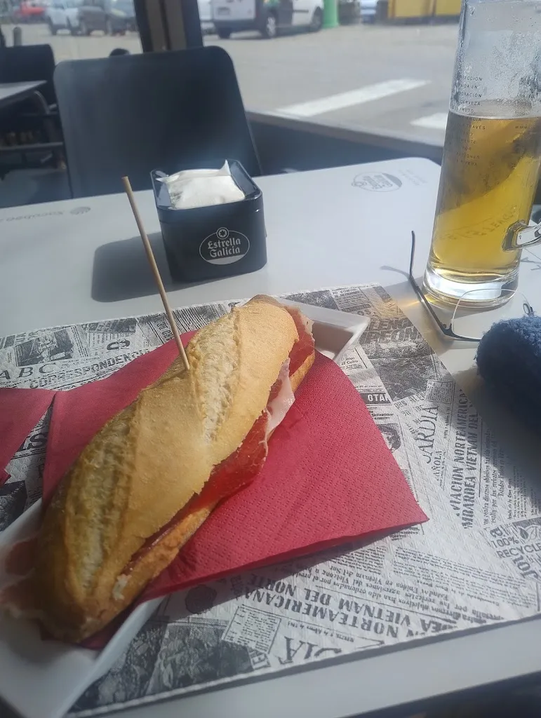 Kühni “Blue Bucket Hat pilgrim”_PENSION LOS EMIGRANTES_Galisteo_recensione