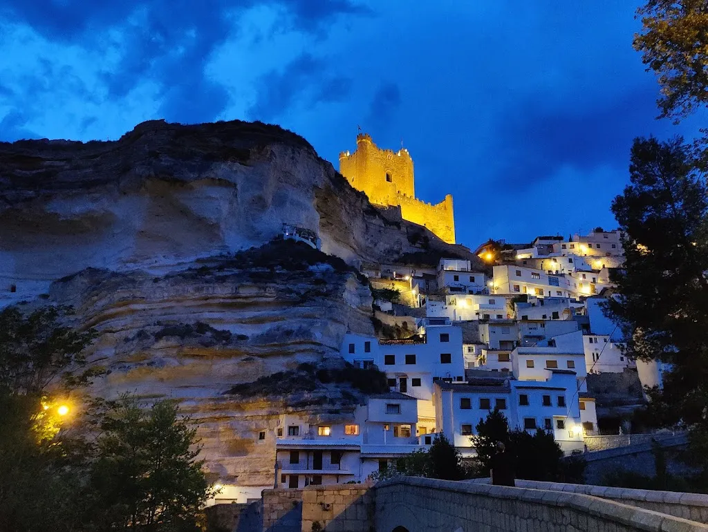 Robert Amine_Embrujo_Alcalá del Júcar_review