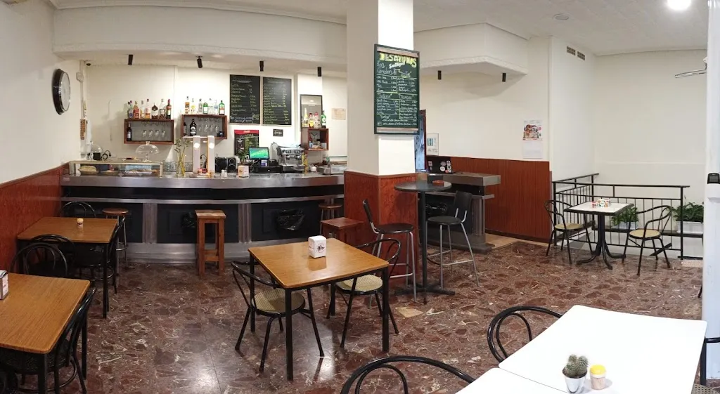 Bar Los Gordos restaurant in Gordo El