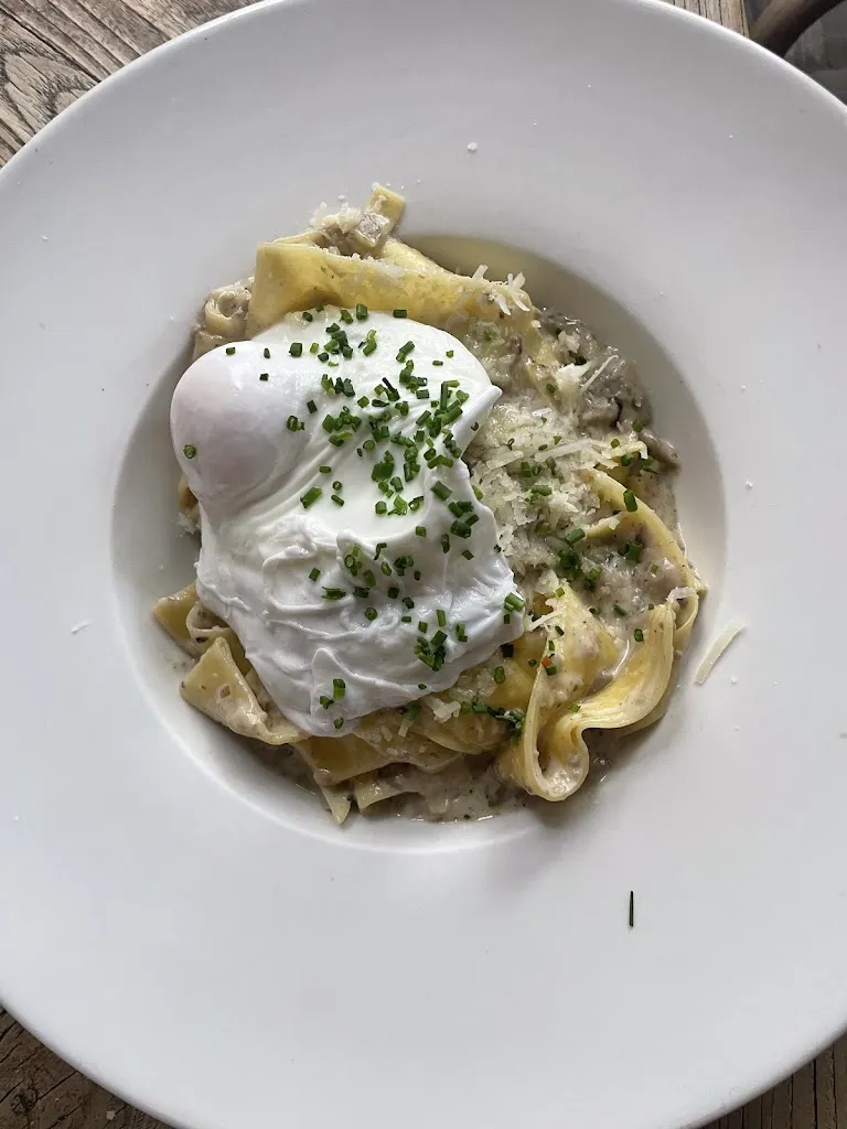 Jenny Sullivan_El Perro y La Galleta - Restaurant_Gata_review