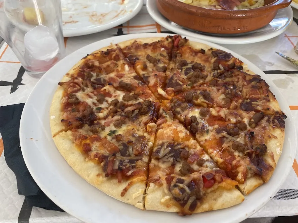 Phillip Meade_Bar La Playeta_Alcalá del Júcar_review