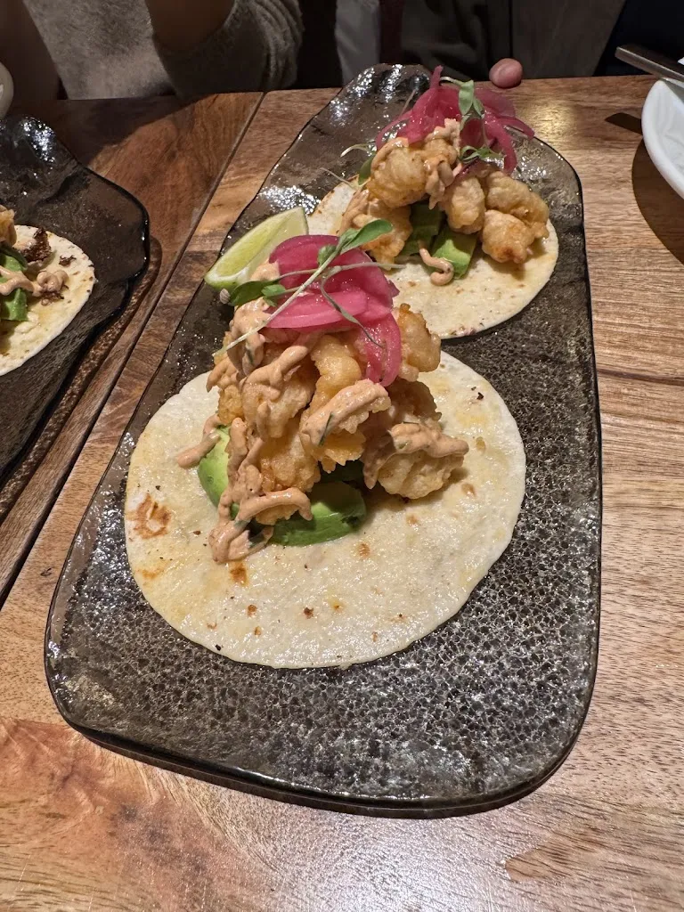 Derek Lewis_La Xida_Hoyos_review