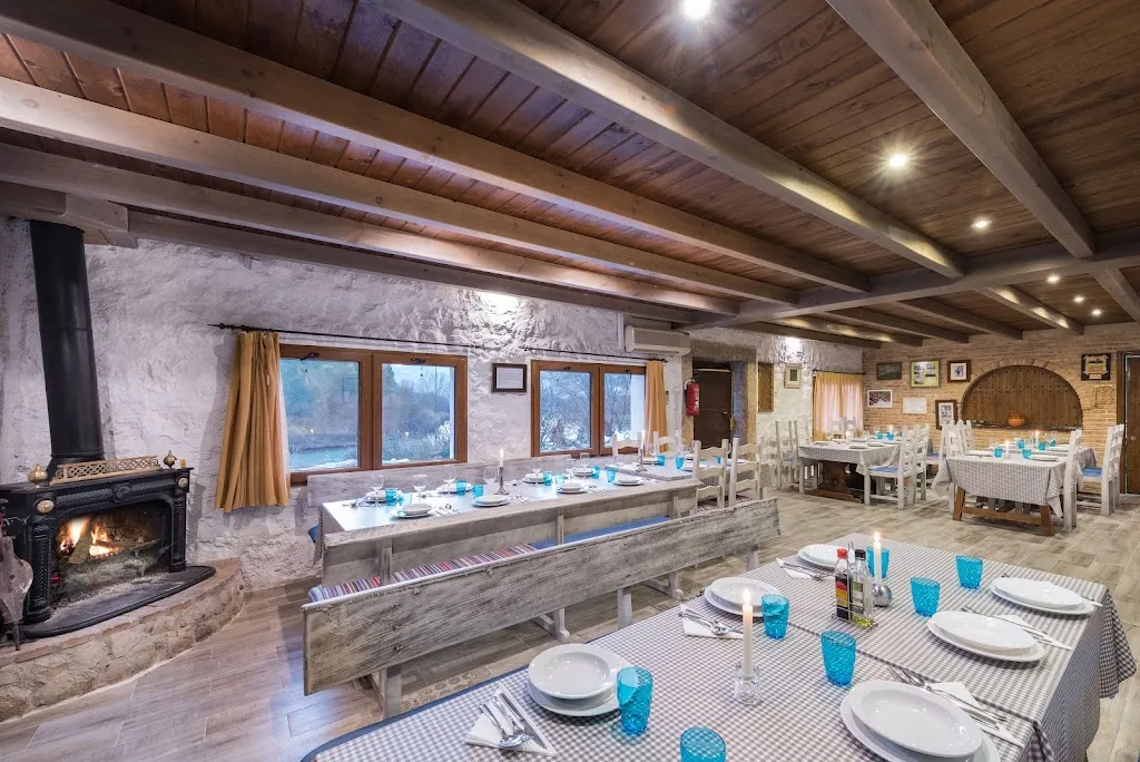 Restaurante Avenjúcar_Alcalá del Júcar_slider_image_1