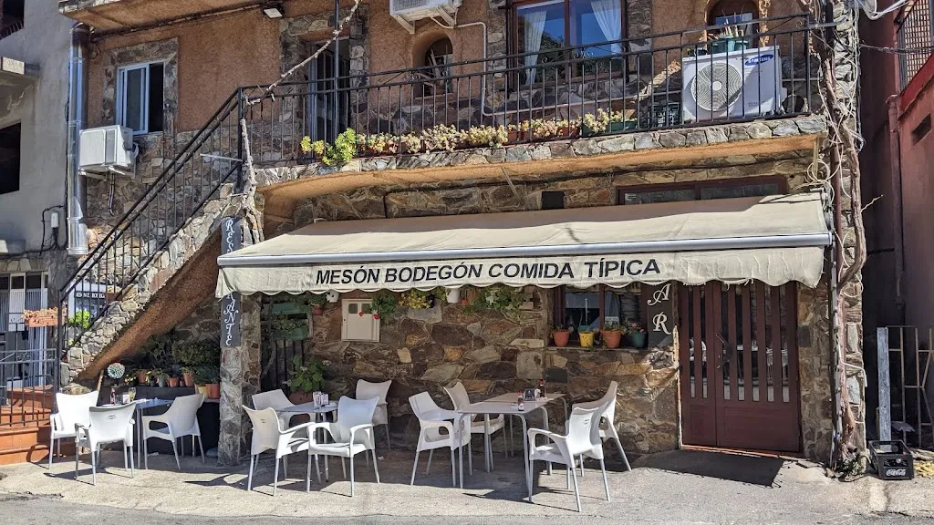 Mesón el Bodegón restaurant in Ladrillar