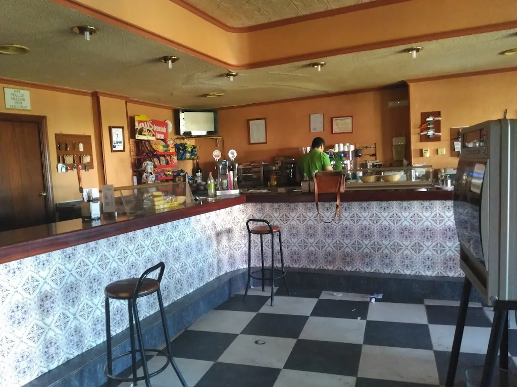 Hostal Los Rosales restaurant in Logrosán