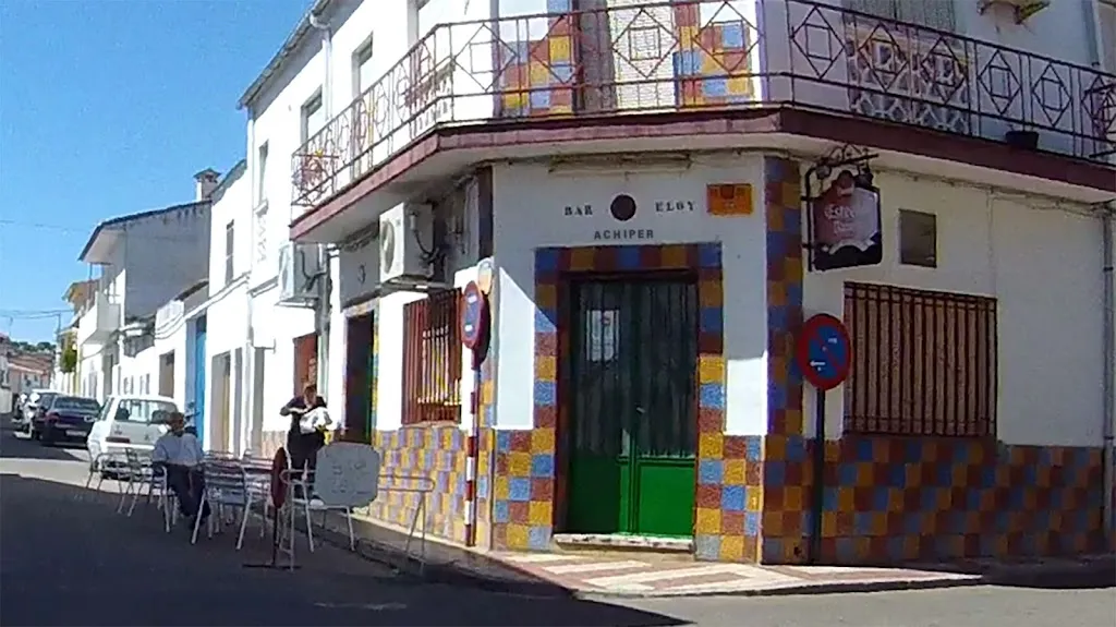 Cafe-Bar Tola_Madrigalejo_slider_image_1