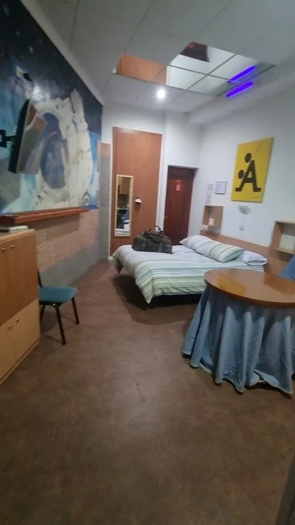 Ivan T_Hostal Via del Caminante_Madrigalejo_review