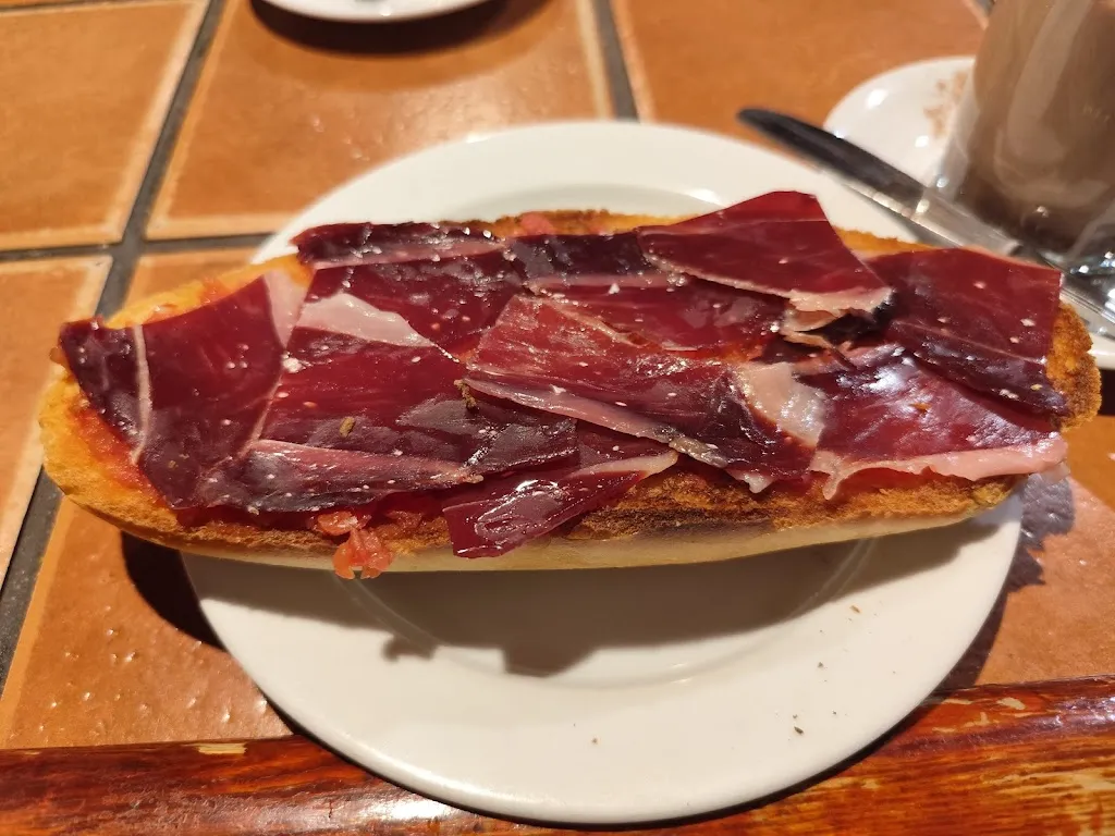 Ana Fernandez_Cafetería El Madroño_Madroñera_review