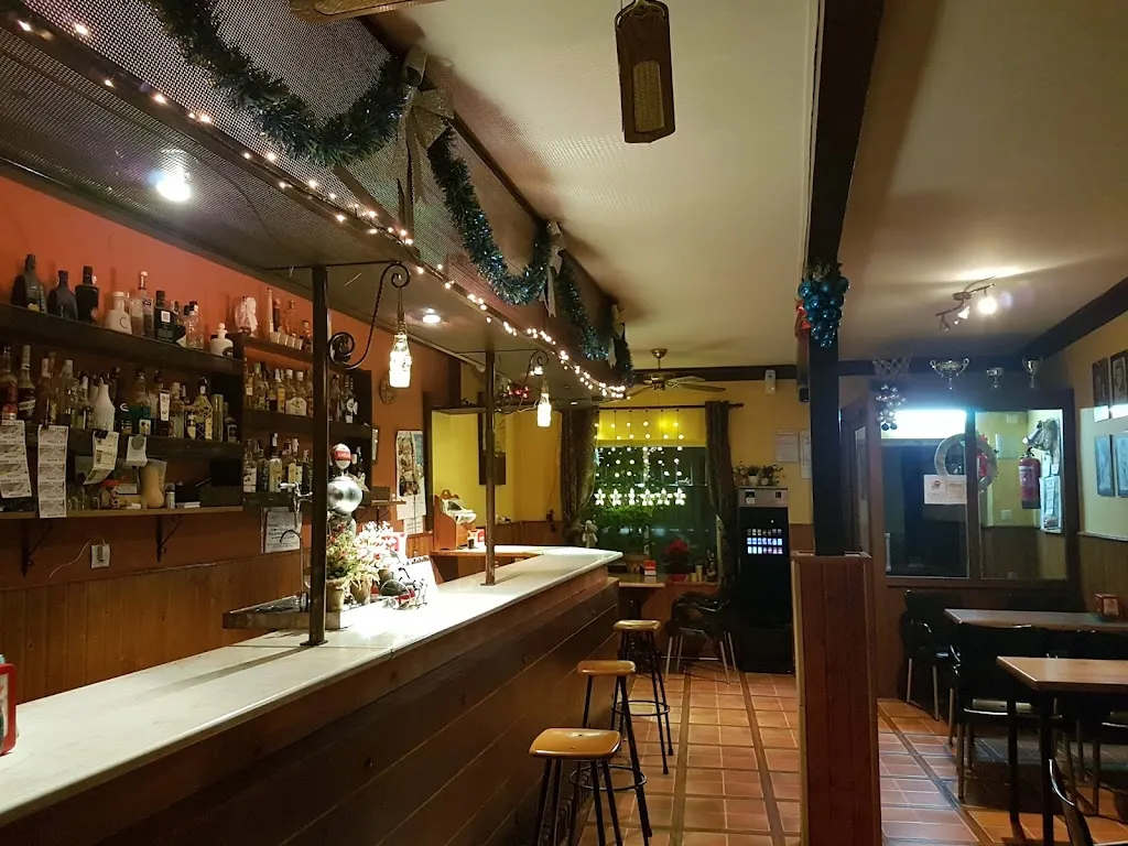 CAFÉ-BAR BB+ restaurant in Madroñera